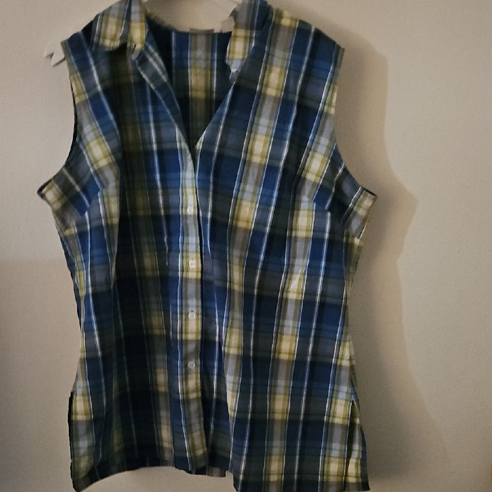 Crossroads Woman Plaid Sleeveless Top